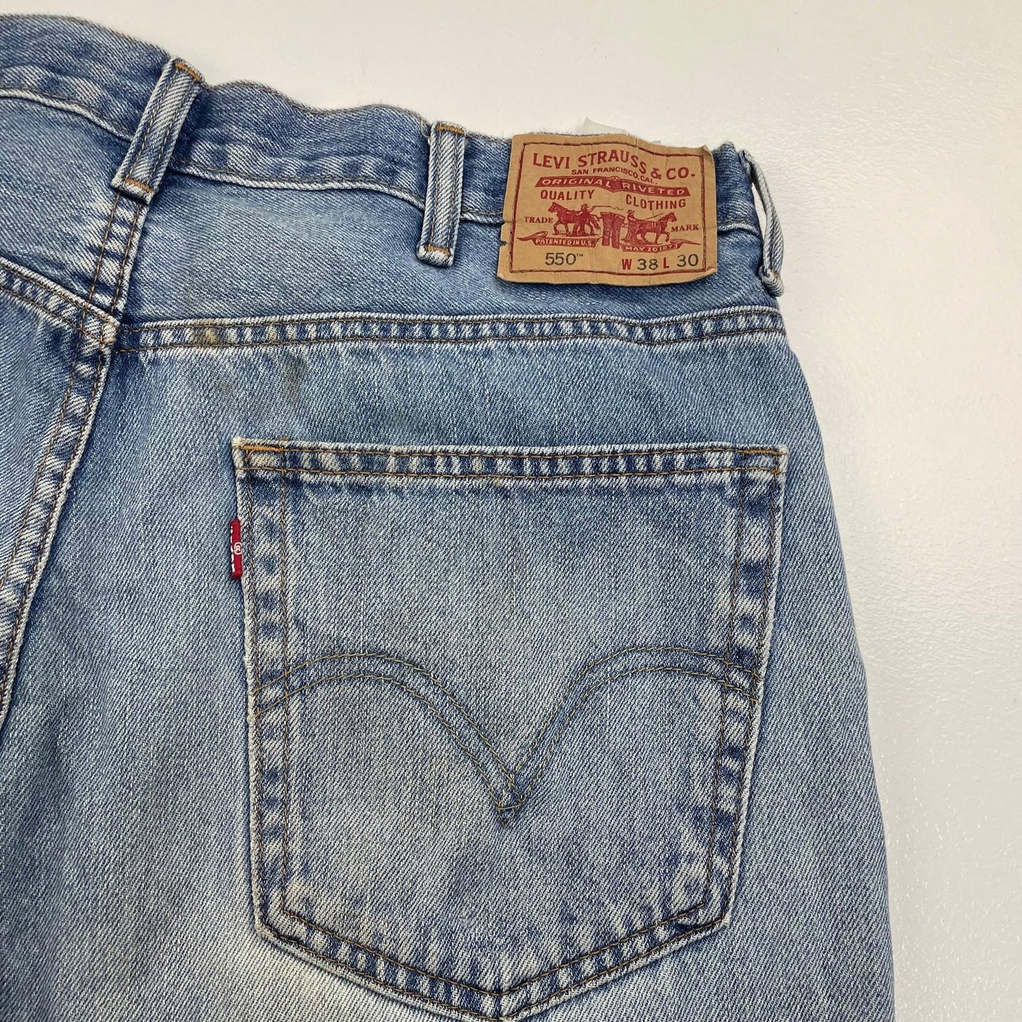 LEVI'S 550 Jeans Relaxed Fit Vintage Blue Light Wash Mens W38 L30