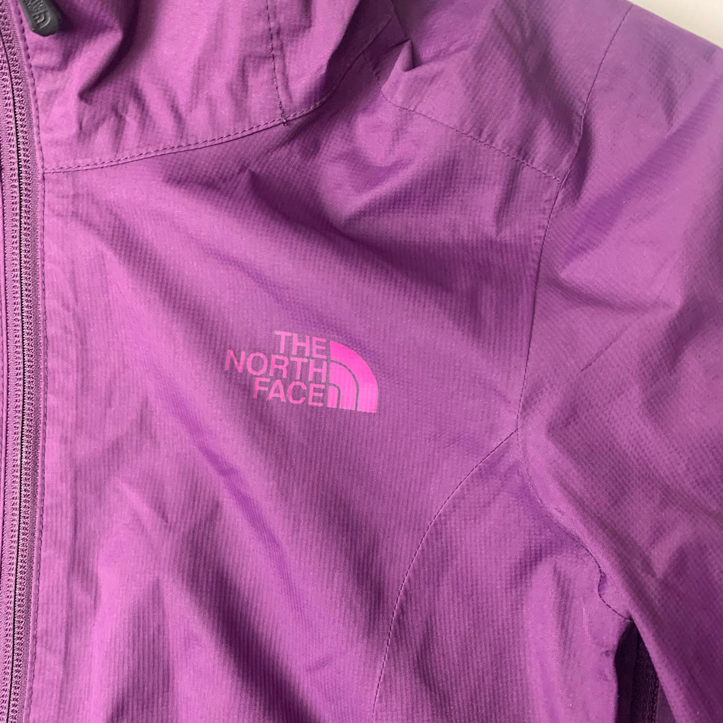 Woman’s THE NORTH FACE Hyvent 2.5L Jacket / Purple / Small / Hiking / Camping
