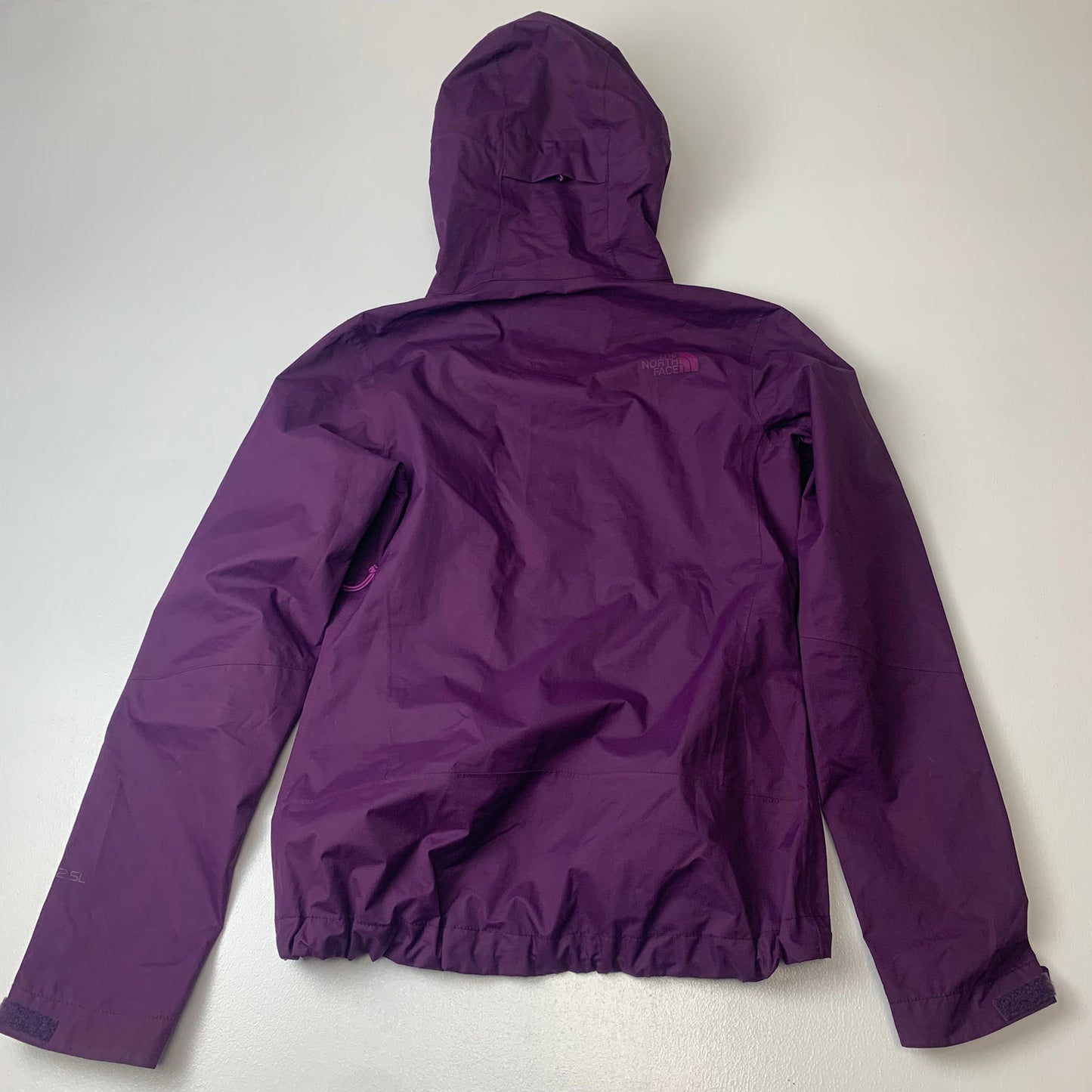 Woman’s THE NORTH FACE Hyvent 2.5L Jacket / Purple / Small / Hiking / Camping
