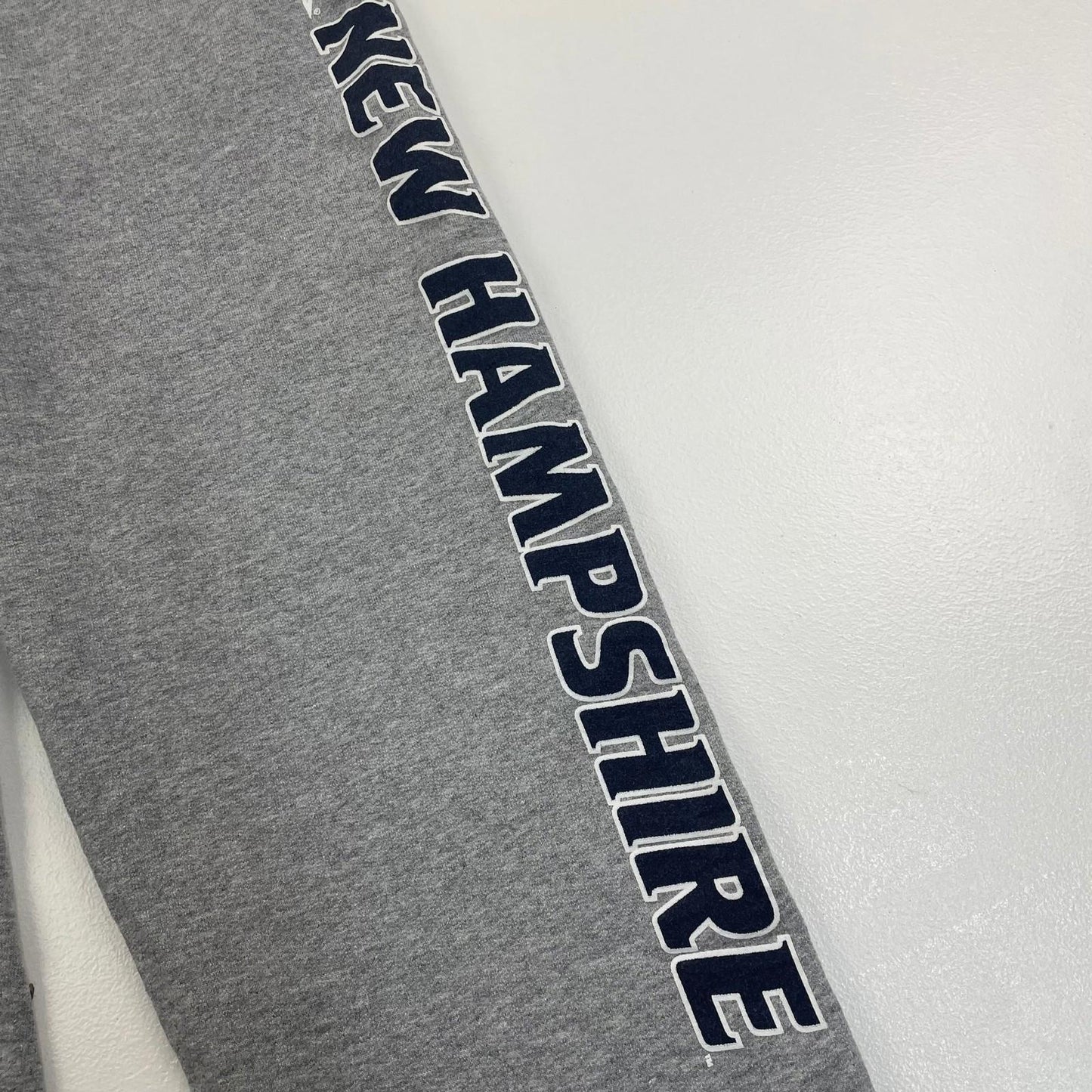 CHAMPION Authentic Jogger Sweatpants New Hampshire Graphic Grey Mens S