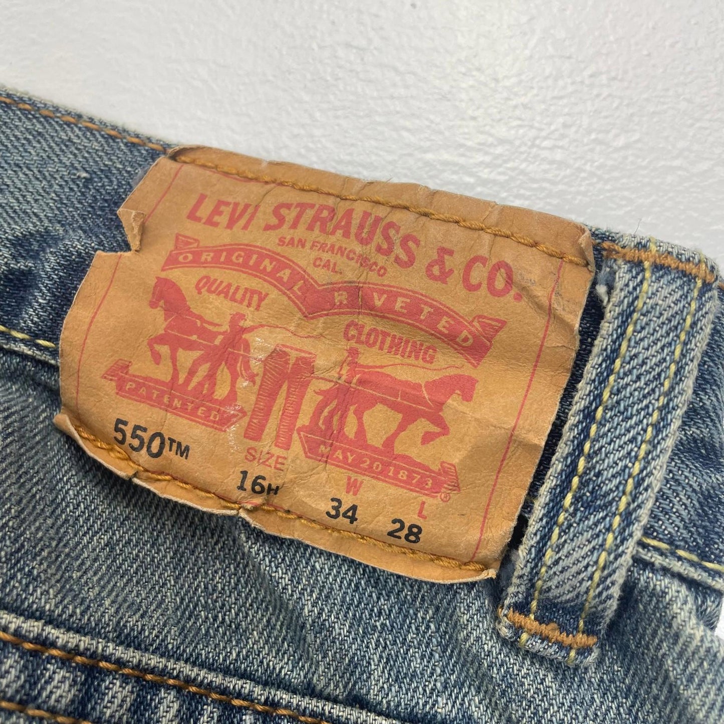 Levi's 550 Relaxed Fit Jeans Classic Blue Denim Men Size 34 x 28