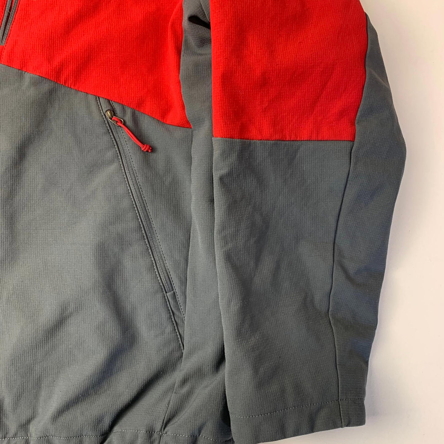 Mens THE NORTH FACE Padded Jacket / Large / Grey & Red