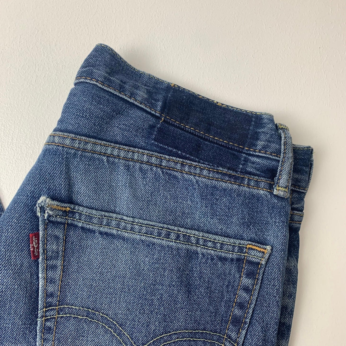 Mens LEVIS Jeans / W30 L31 / Mid Blue / Straight Fit