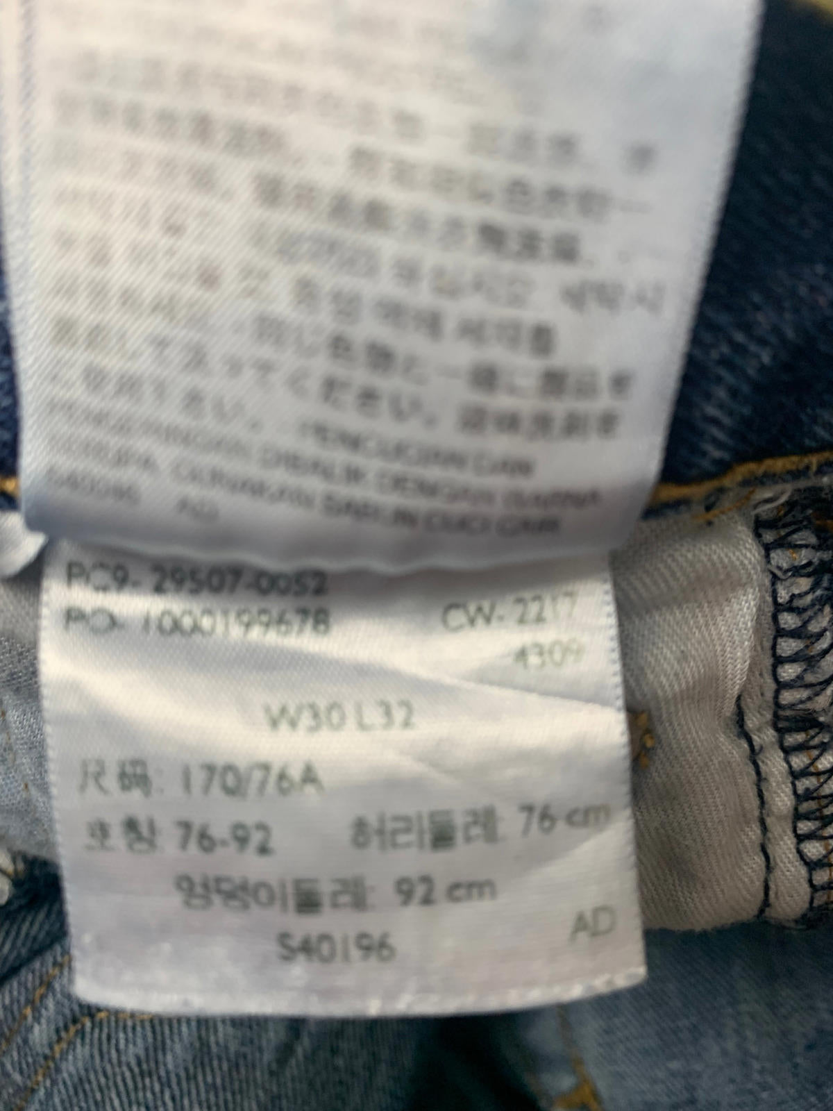 Mens LEVIS Jeans / W30 L31 / Mid Blue / Straight Fit