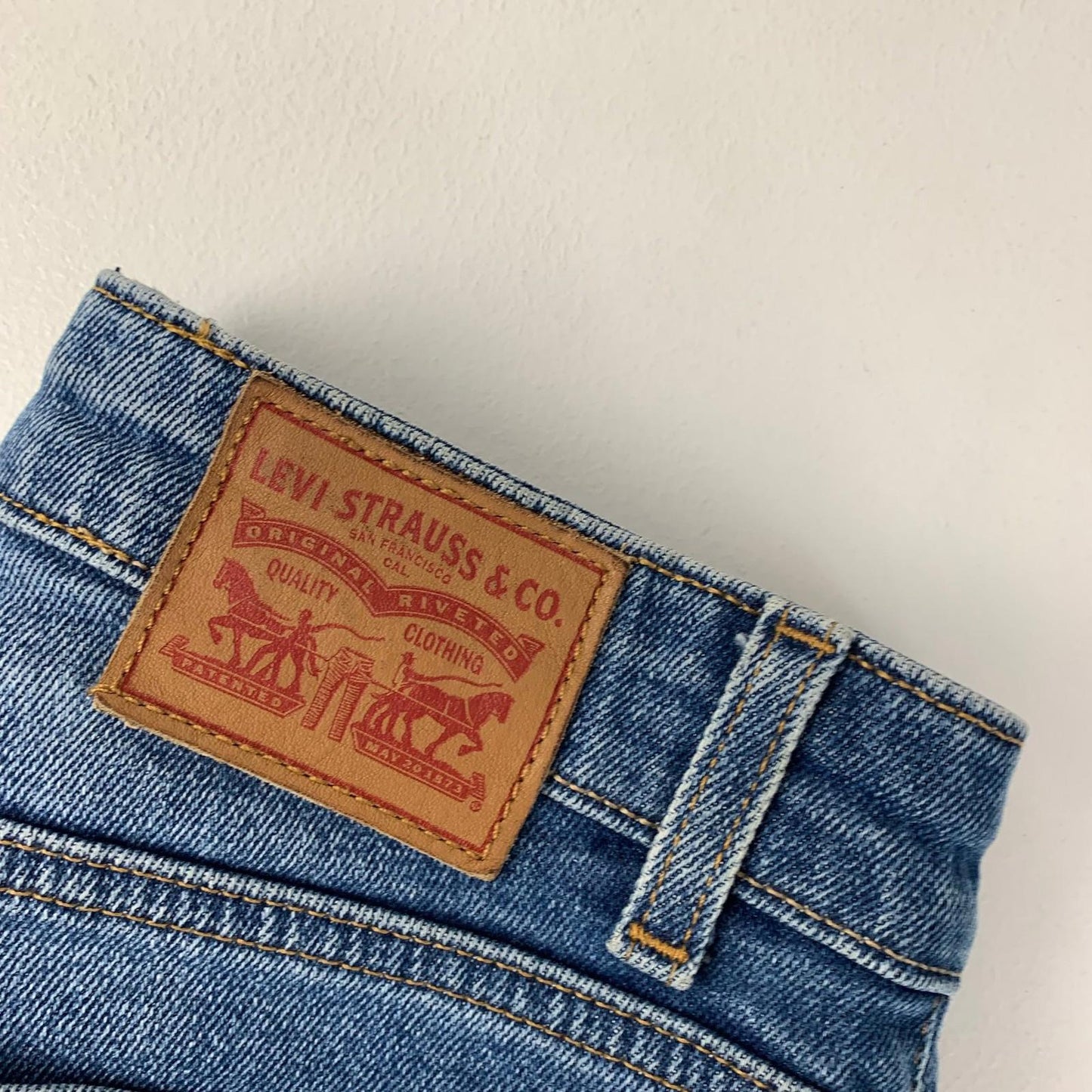 LEVI STRAUSS Straight Leg Distressed Hem Denim Jeans Blue Women W27 L28