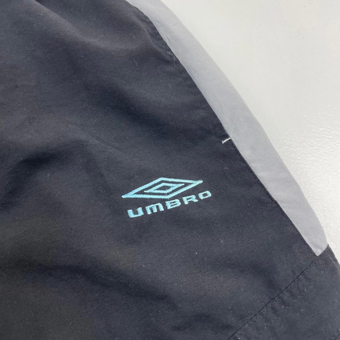 UMBRO 3/4 Length Athletic Shorts Casual Black Men's Size Small