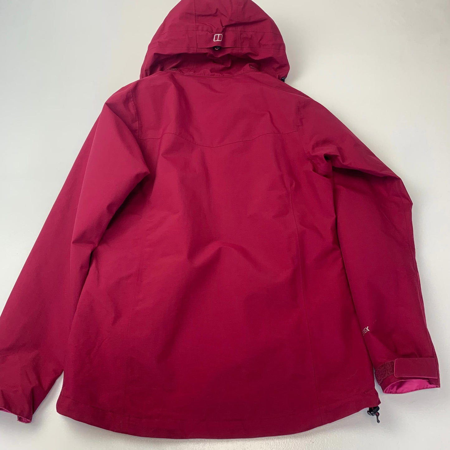 Women’s BERGHAUS GoreTex Jacket / uk8 / XS / Raspberry Red / Hiking / Climbing