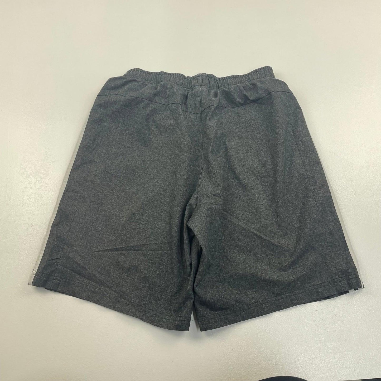ADIDAS Athletic Activewear Shorts Elastic Waist Grey Mens Medium
