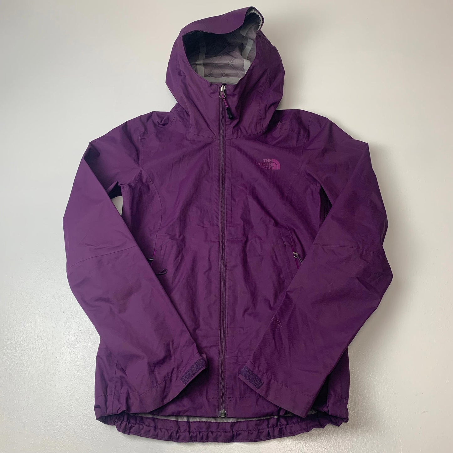 Woman’s THE NORTH FACE Hyvent 2.5L Jacket / Purple / Small / Hiking / Camping