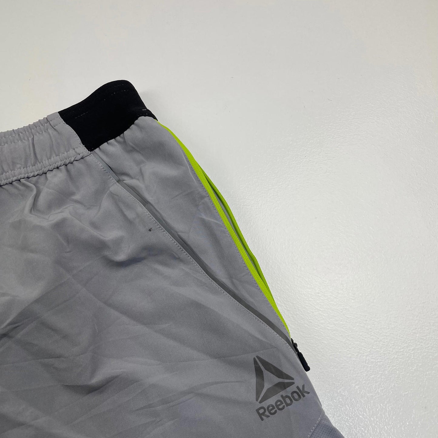 Men’s REEBOK Light Grey Sports Athletic Shorts , Size XL