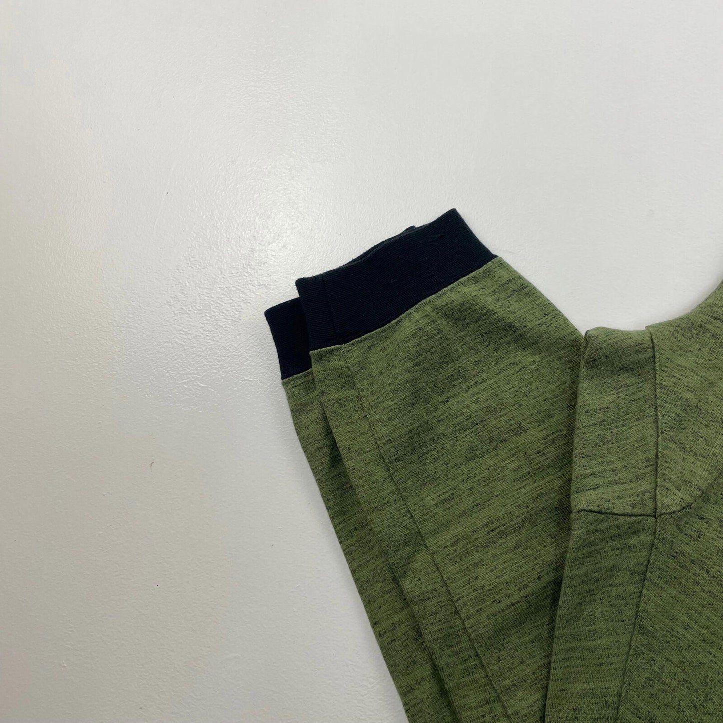 Men’s NIKE Static Green Joggers , Sweatpants W/ Zipped Pockets , Size Small