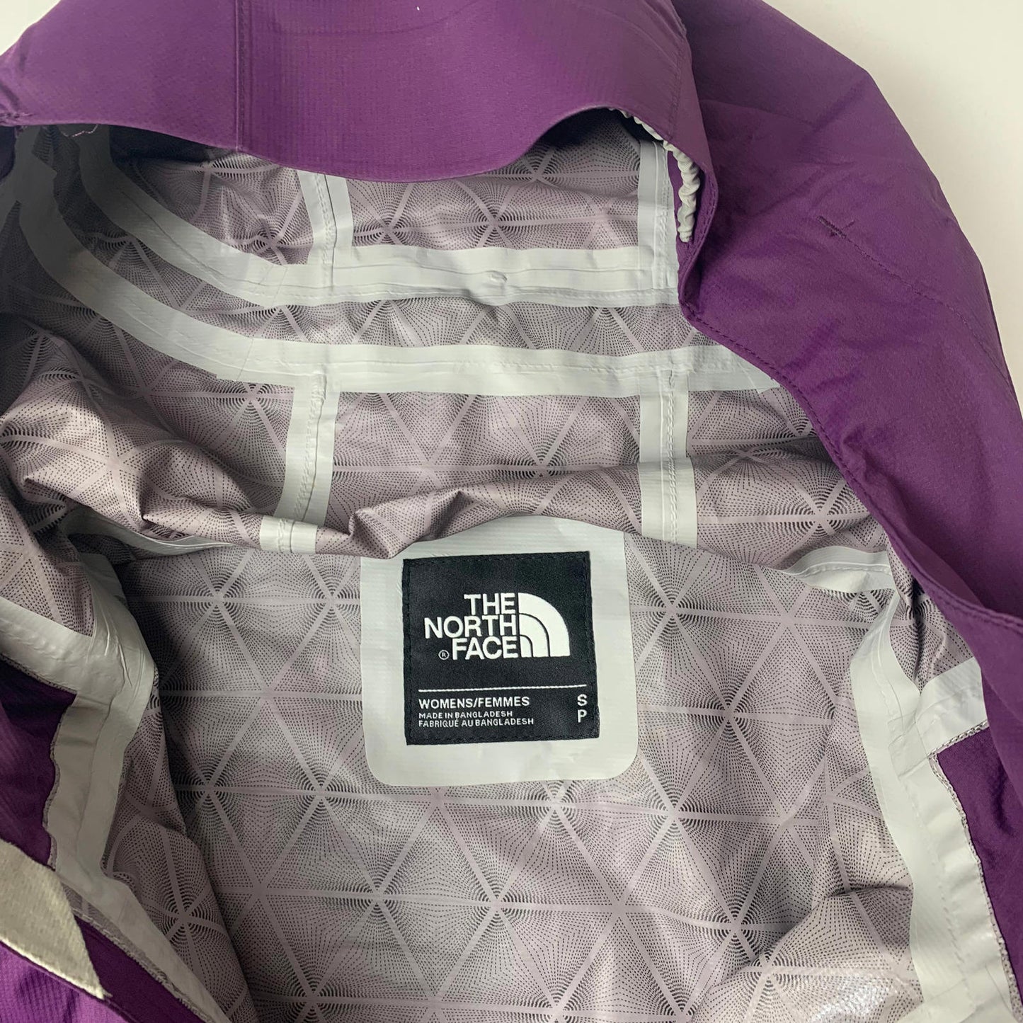 Woman’s THE NORTH FACE Hyvent 2.5L Jacket / Purple / Small / Hiking / Camping