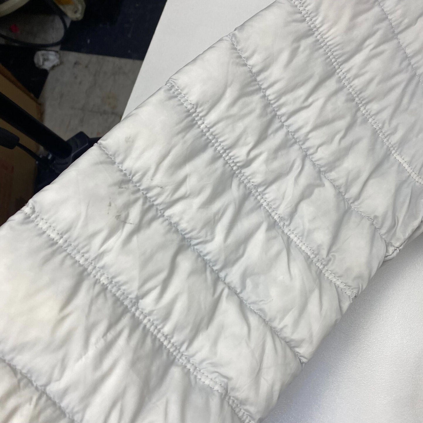 TOMMY HILFIGER White / Grey Down Filled Loghtweight Puffer Jacket , Size XL