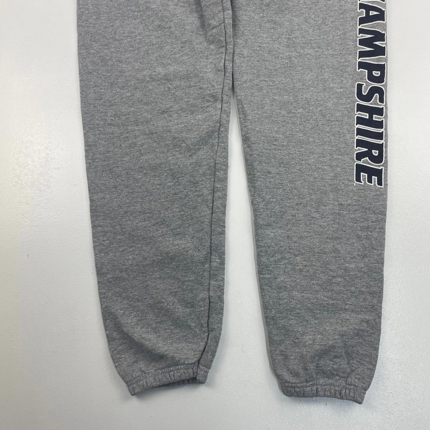 CHAMPION Authentic Jogger Sweatpants New Hampshire Graphic Grey Mens S