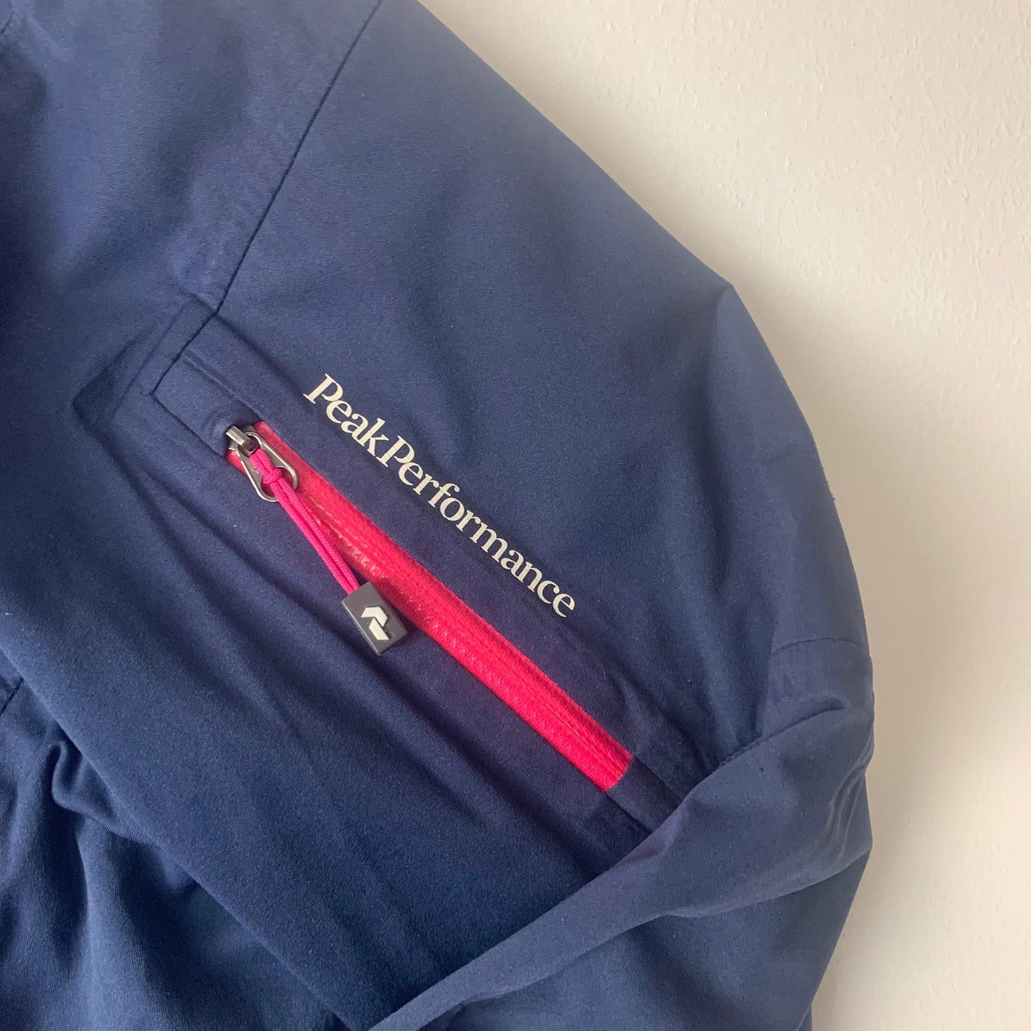 Woman’s PEAK PERFORMANCE Hope Core Jacket / XL/ Blue & Pink / Hiking