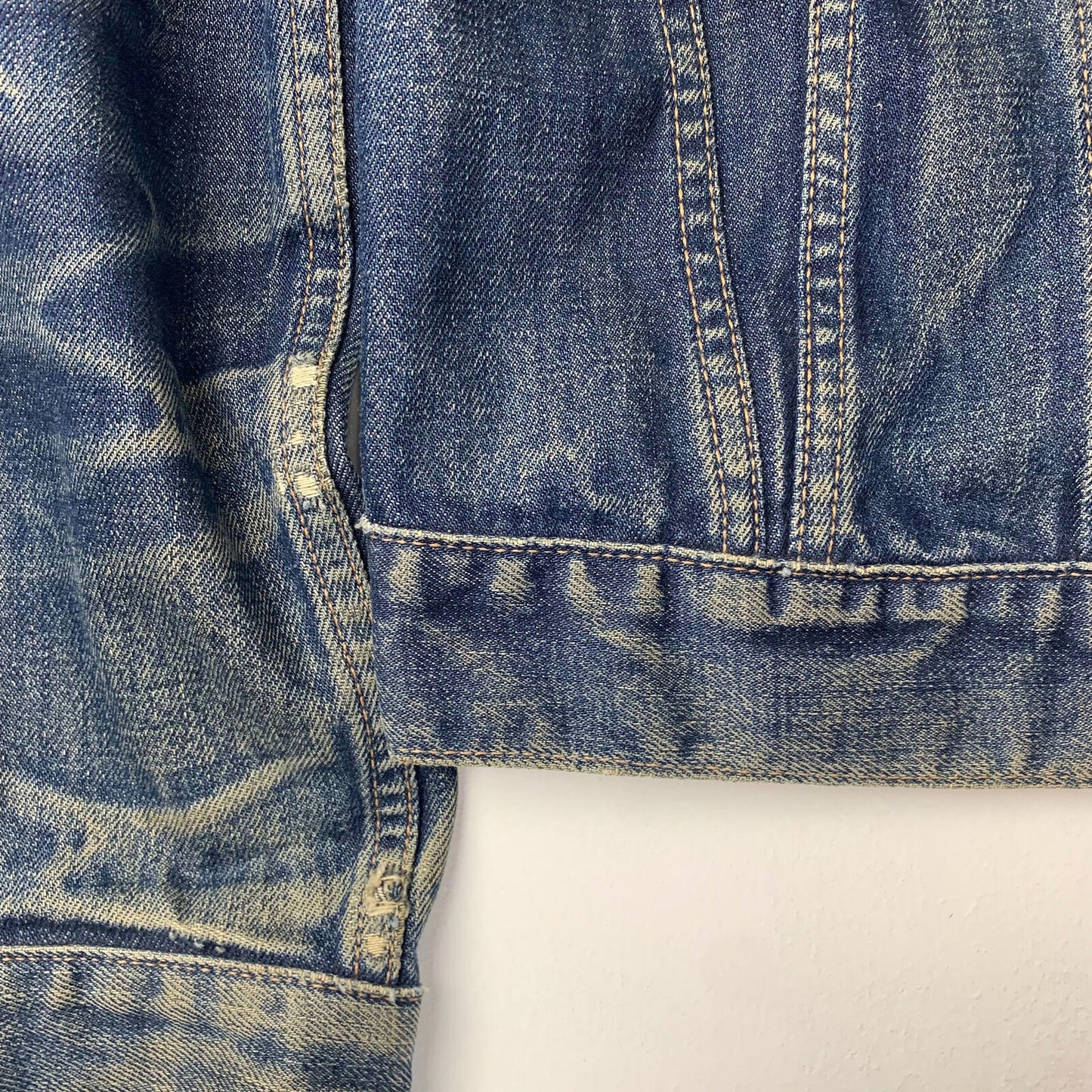 Women’s LEVIS Denim Jacket / Small / Blue / 70500 04