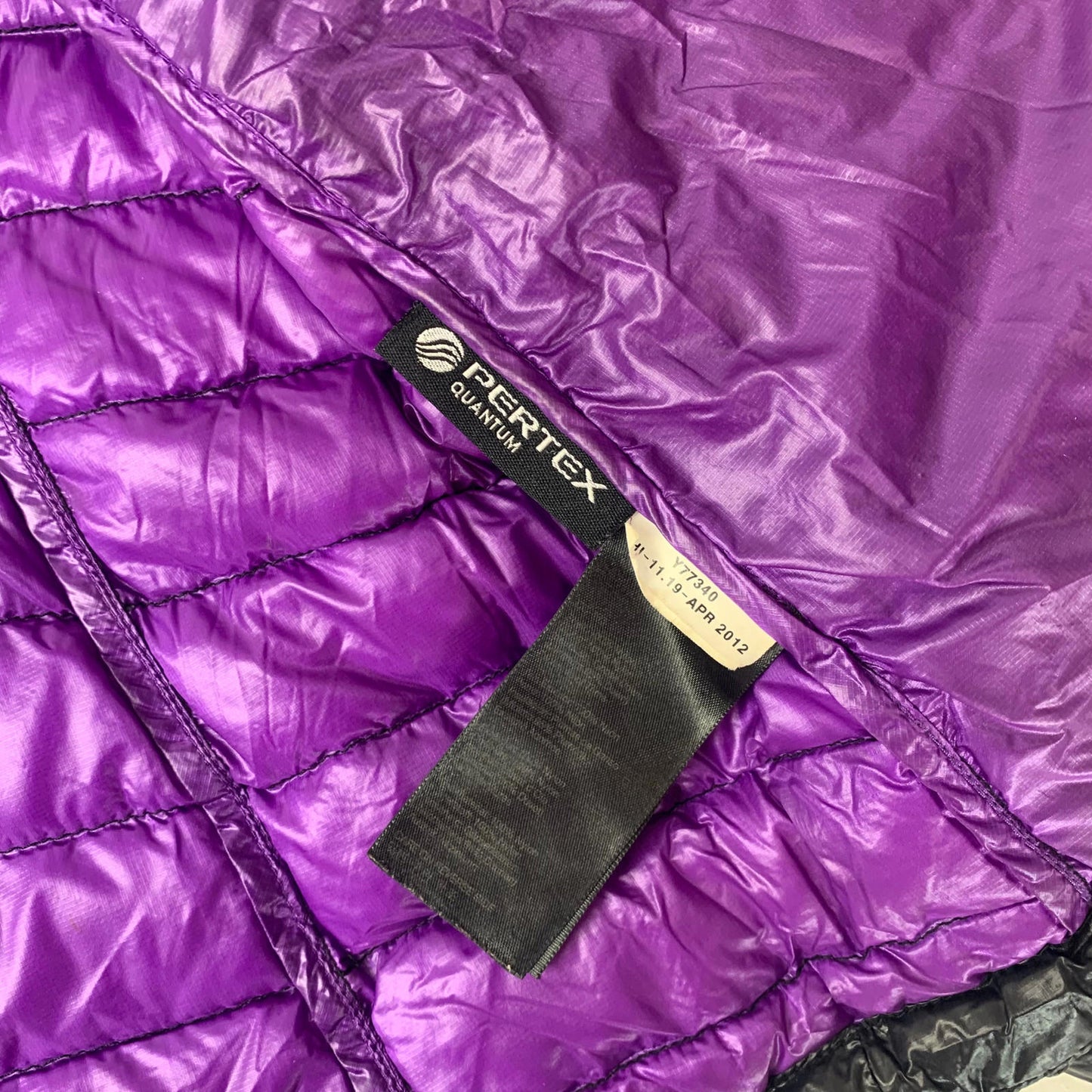 Women’s MARMOT 900 Fill Puffer Jacket / Black & Purple / XS