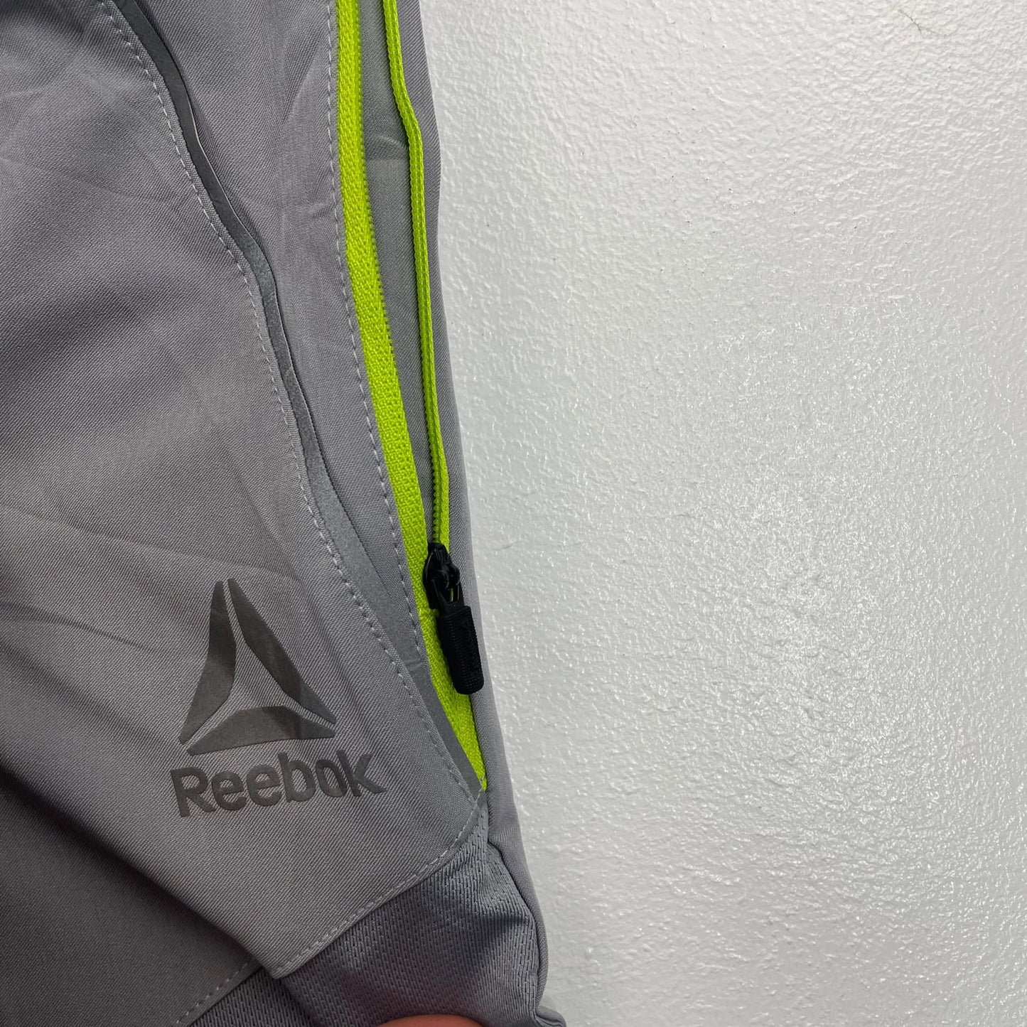 Men’s REEBOK Light Grey Sports Athletic Shorts , Size XL