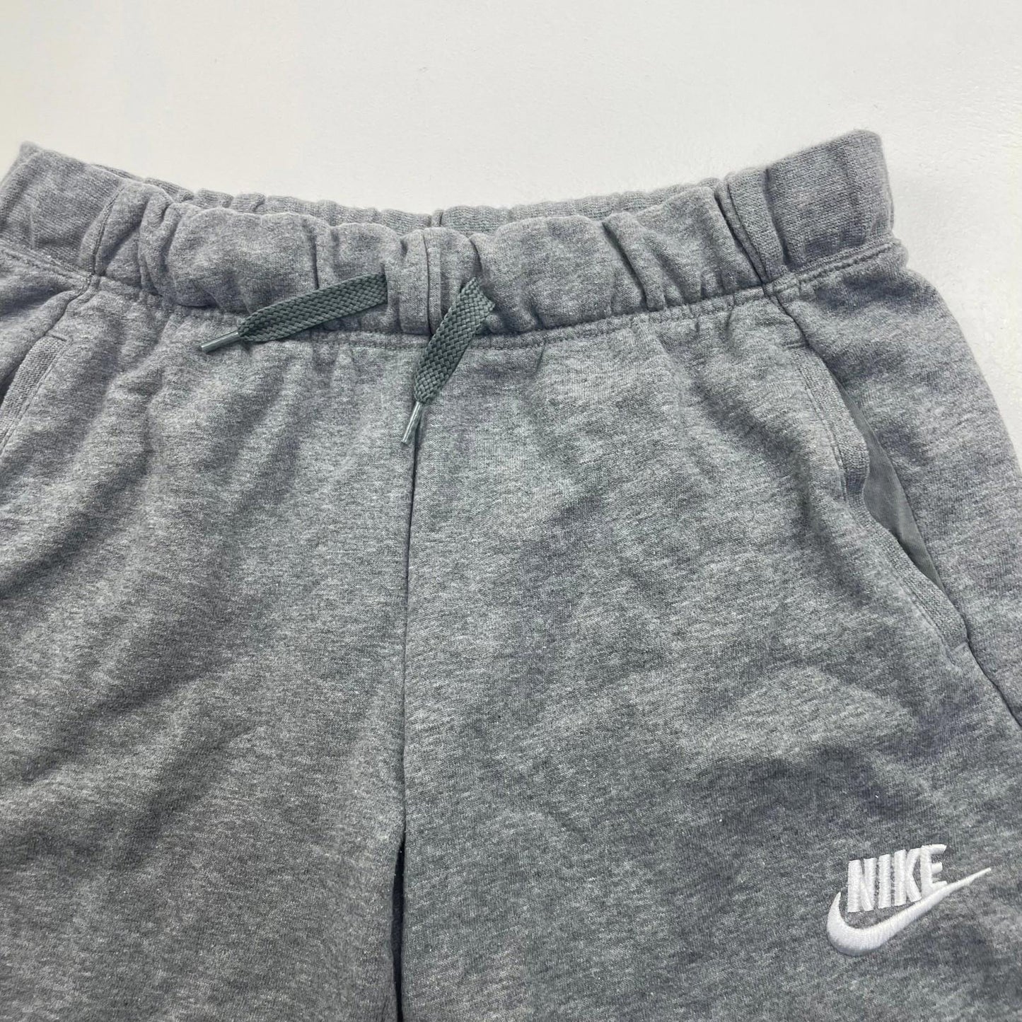 Nike Girls' Athletic Shorts Elastic Waist Grey XL 156-166cm