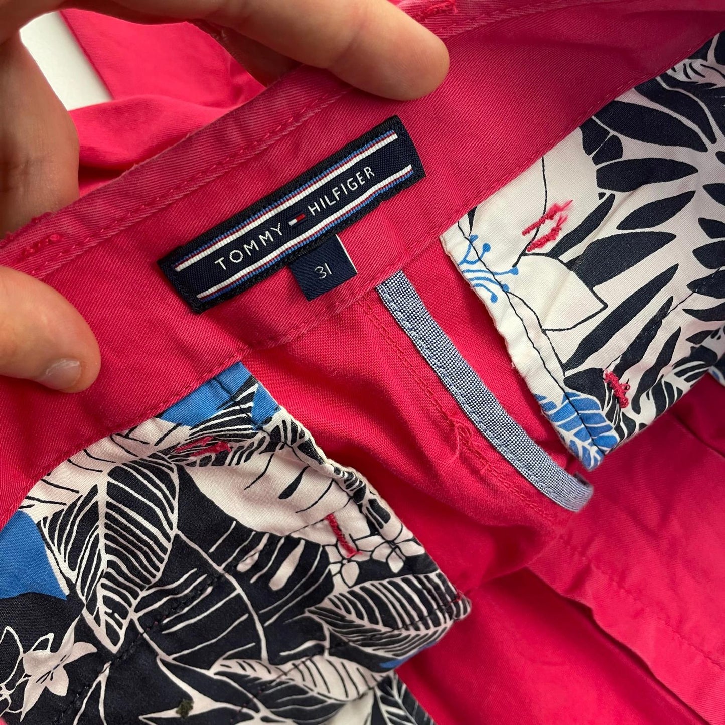 Tommy Hilfiger Cargo Shorts Classic Red Mens Label Size W 31