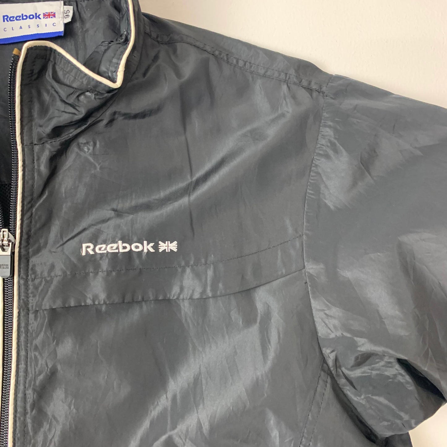 Women’s REEBOK CLASSIC Short Sleeved Windbreaker Jacket / Small / Black