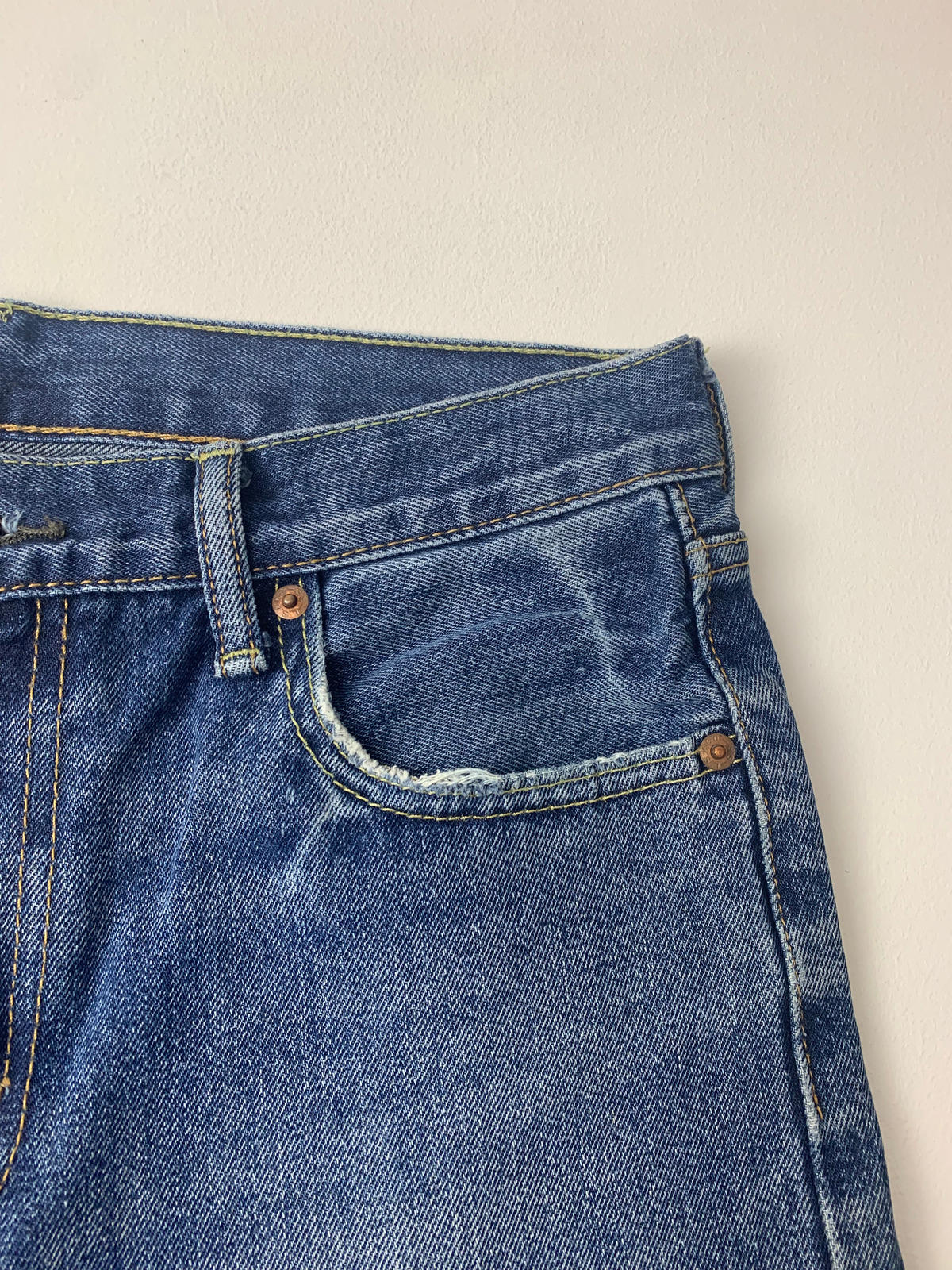 Mens LEVIS Jeans / W30 L31 / Mid Blue / Straight Fit