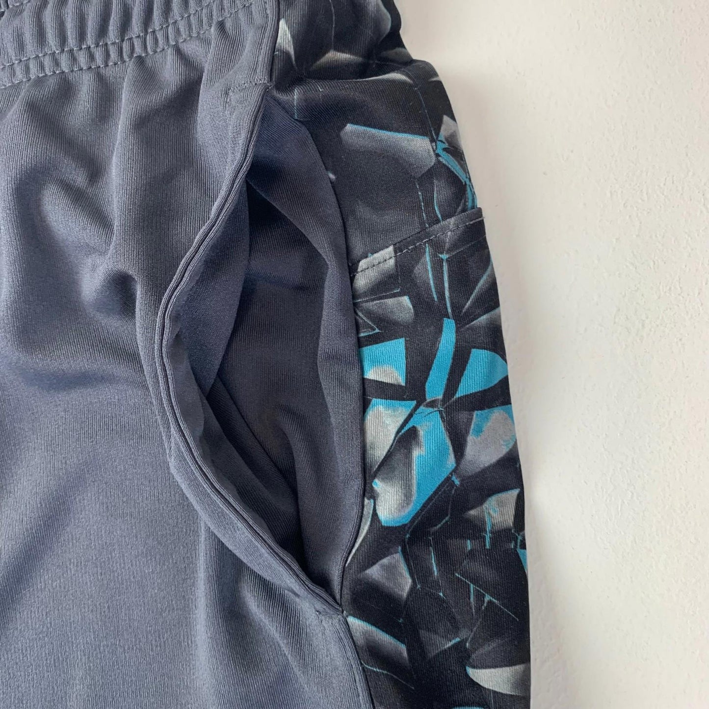 REEBOK Athletic Shorts Geometric Pattern Black Boys XL