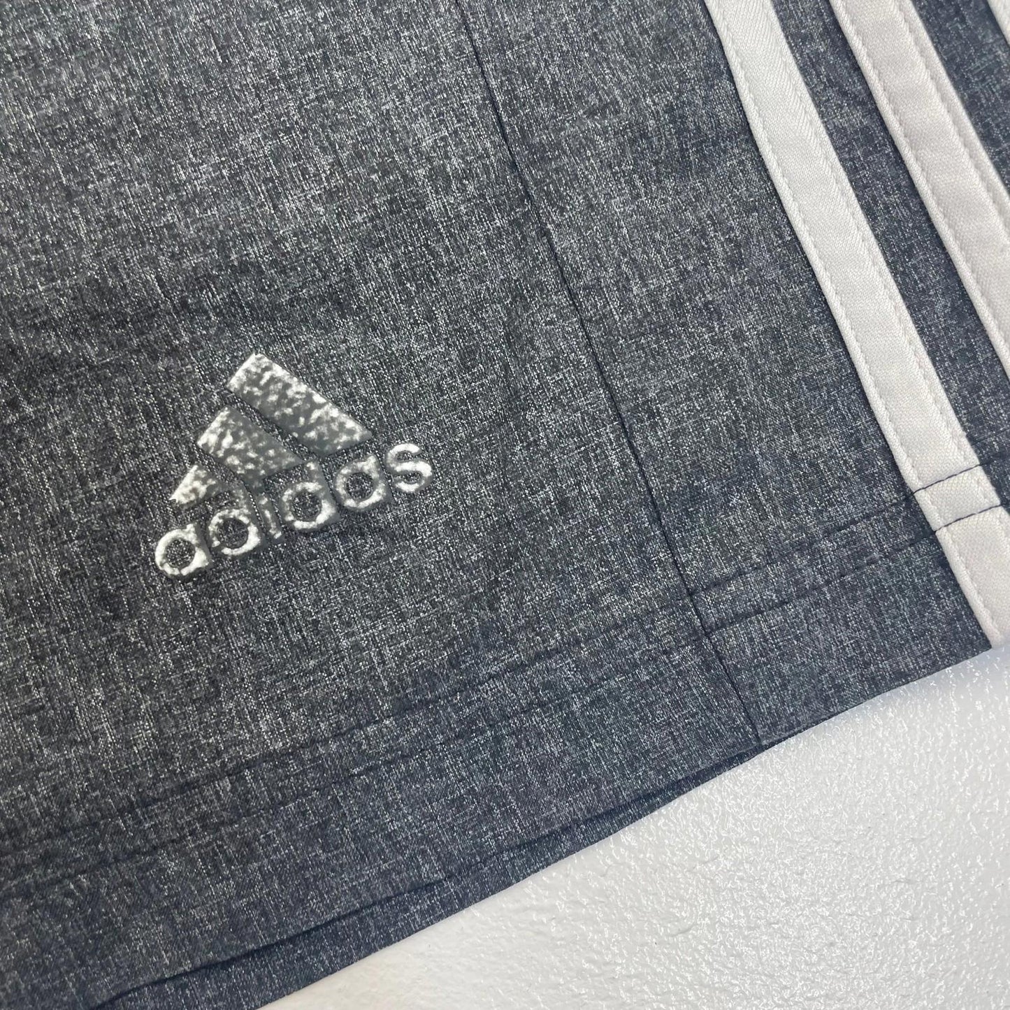 ADIDAS Athletic Activewear Shorts Elastic Waist Grey Mens Medium