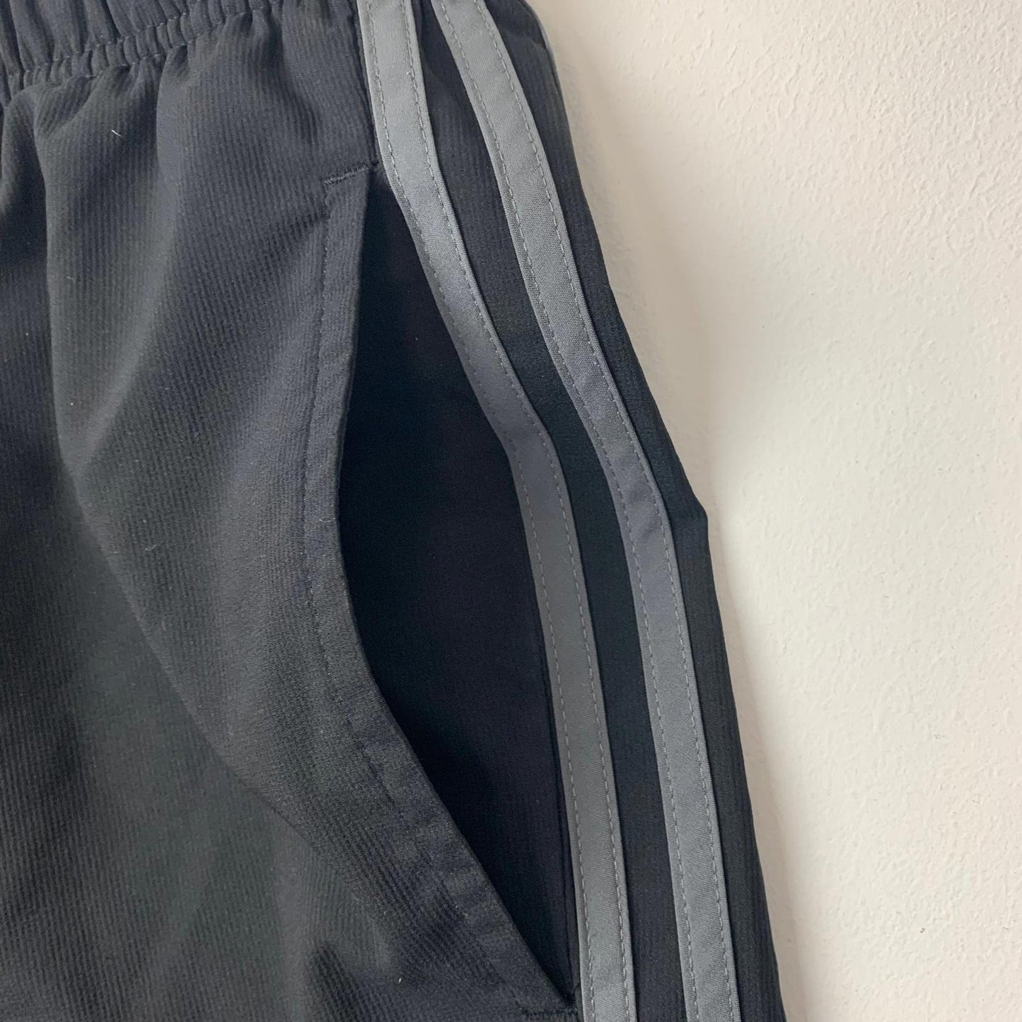 ADIDAS Shorts Athletic Black Stripe Design Mens S