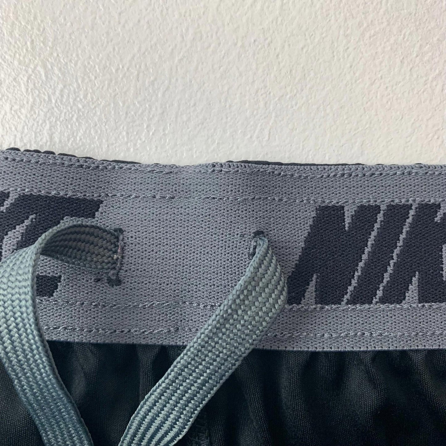 NIKE Dri-FIT Basketball Shorts Elastic Waist Black Mens Large 34-36