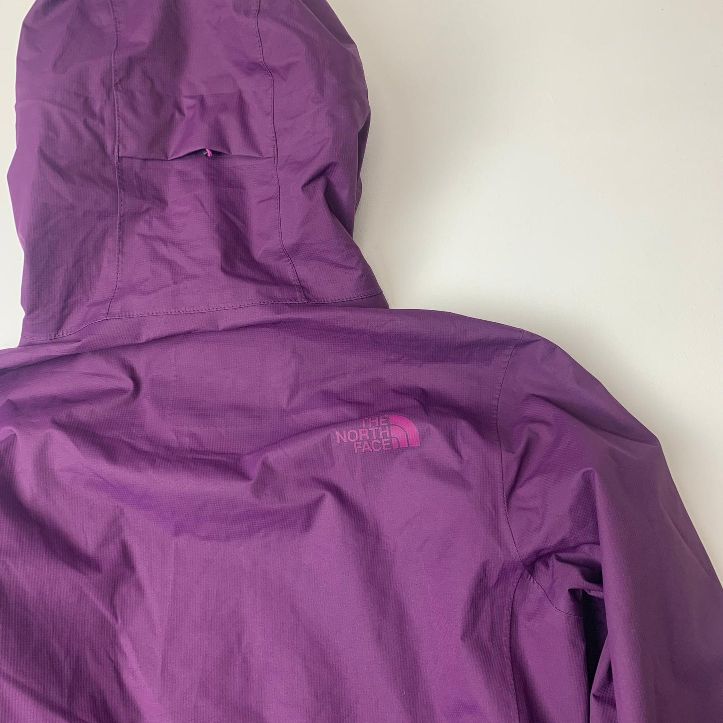 Woman’s THE NORTH FACE Hyvent 2.5L Jacket / Purple / Small / Hiking / Camping