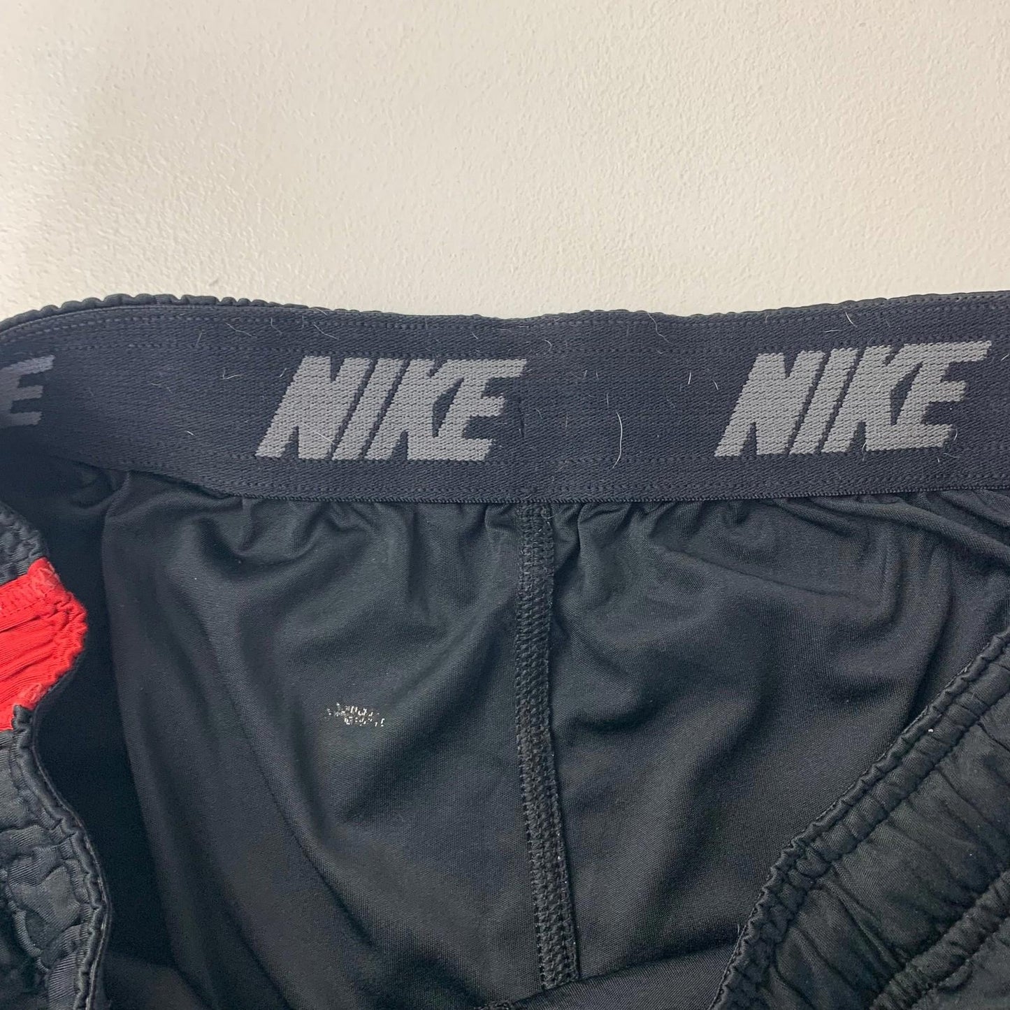 NIKE Activewear Shorts Athletic Sports Black Red Mens M