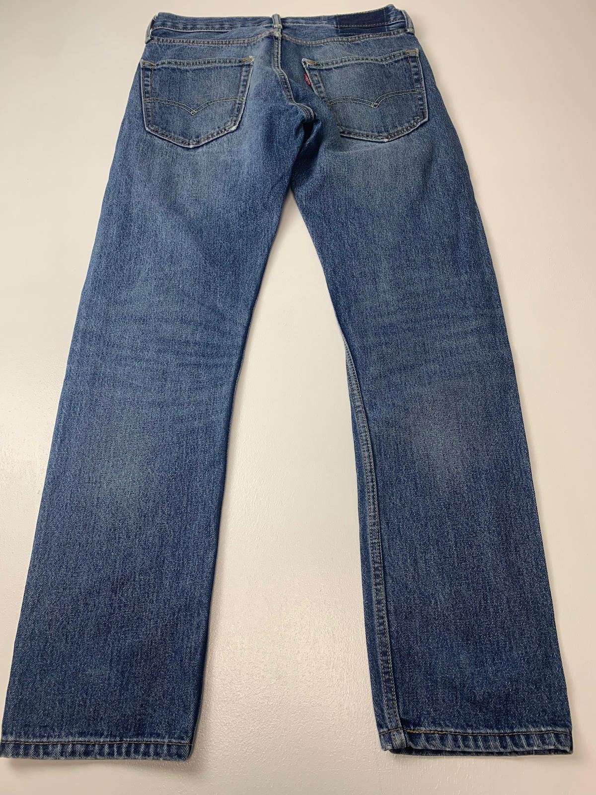 Mens LEVIS Jeans / W30 L31 / Mid Blue / Straight Fit