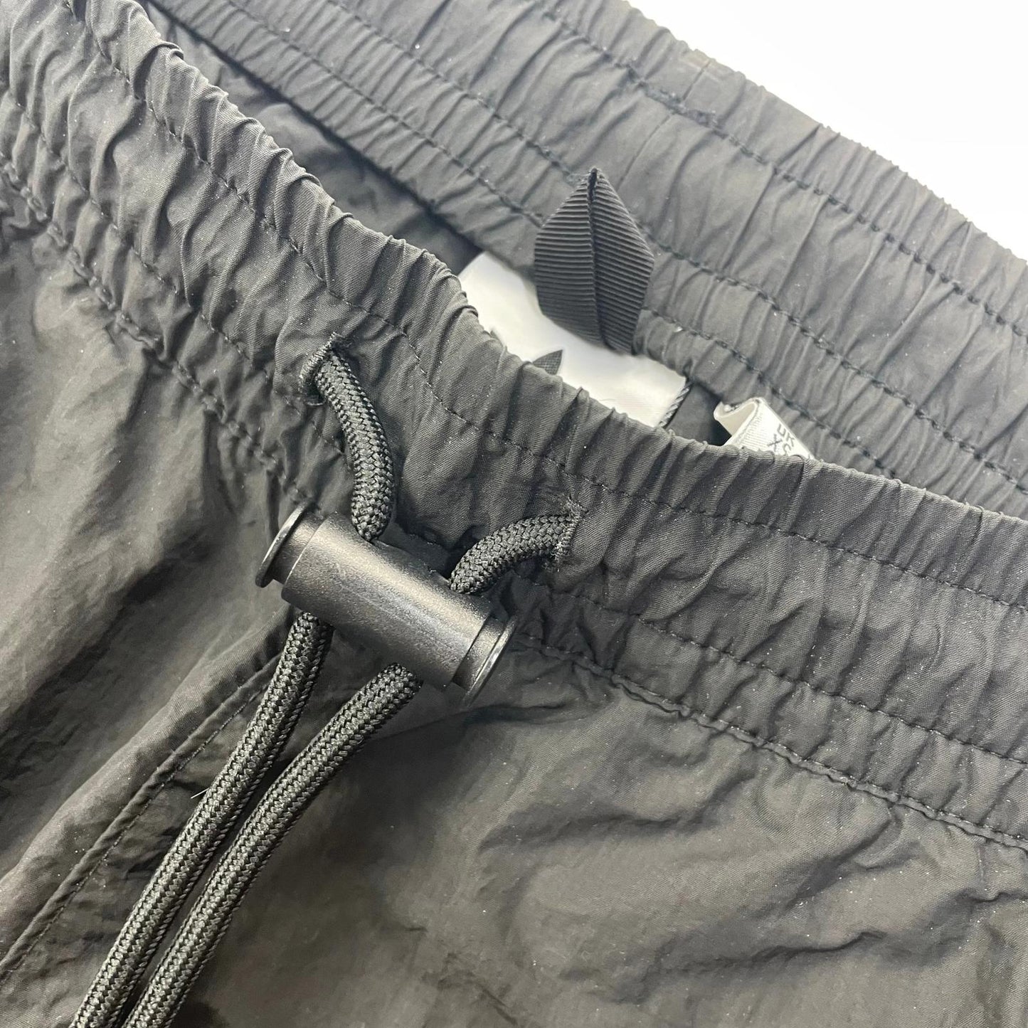 Adidas Cargo Shorts Drawstring Black Mesh Pockets Mens XS