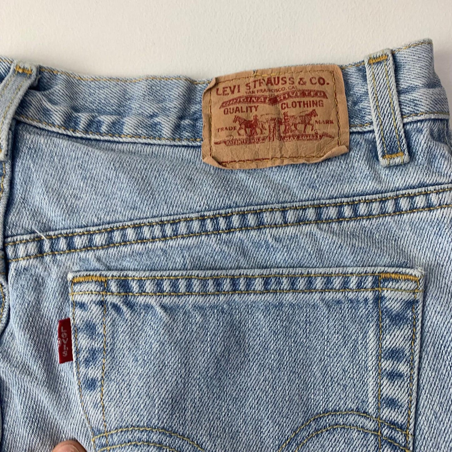 Levi's 550 Jeans Relaxed Tapered Light Wash Blue Womens Label Size 14L