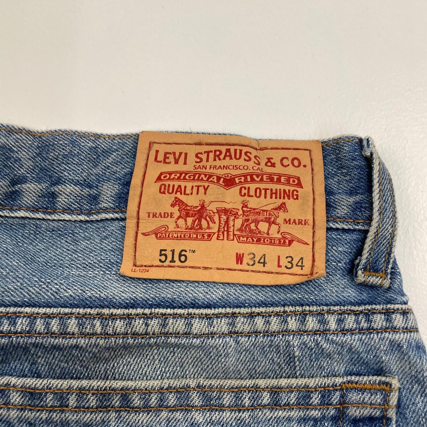 Levi's 516 Jeans Straight Leg Vintage Wash Blue Denim Mens W34 L34