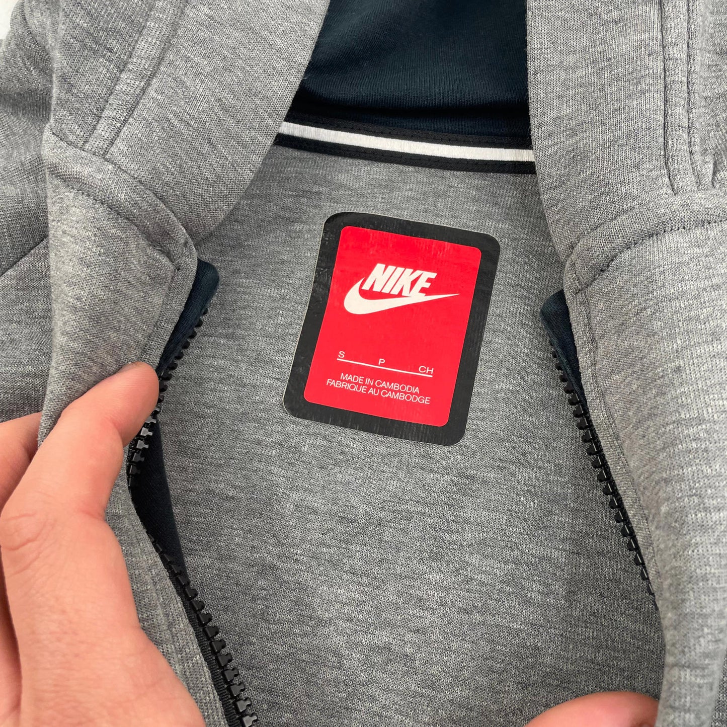 Men’s NIKE Grey Tech Fleece Hoodie Jacket , Size Small