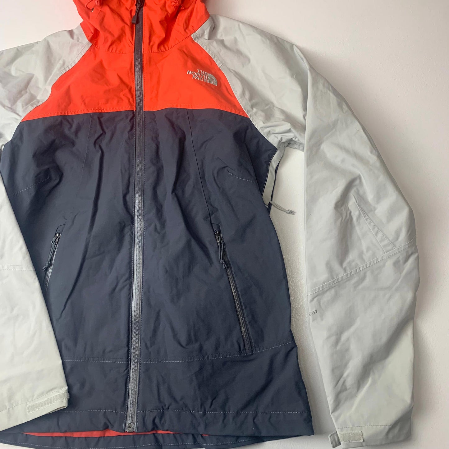 Women’s THE NORTH FACE DryVent Jacket / Small / Grey & Orange / Hiking / Camping