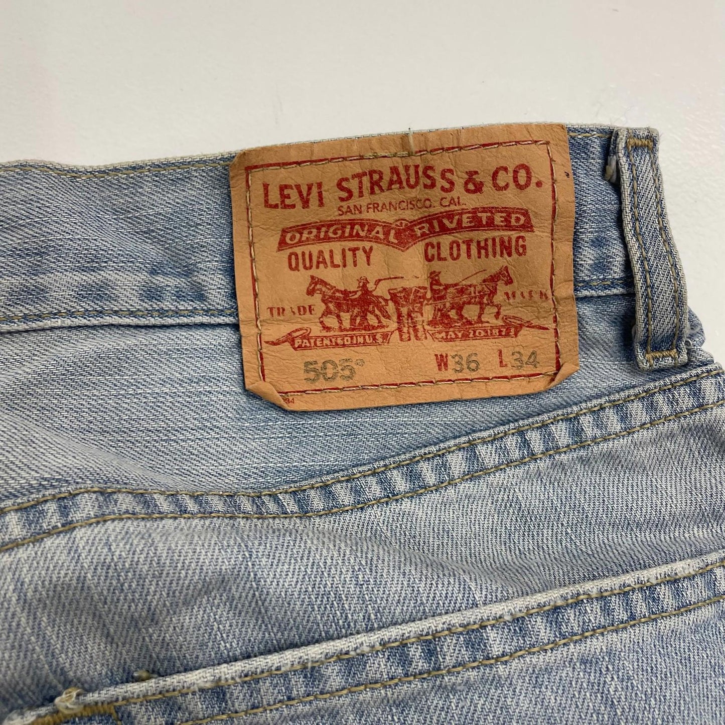 LEVI'S Vintage 505 Jeans Straight Leg Light Wash Blue Denim Mens W36 L34