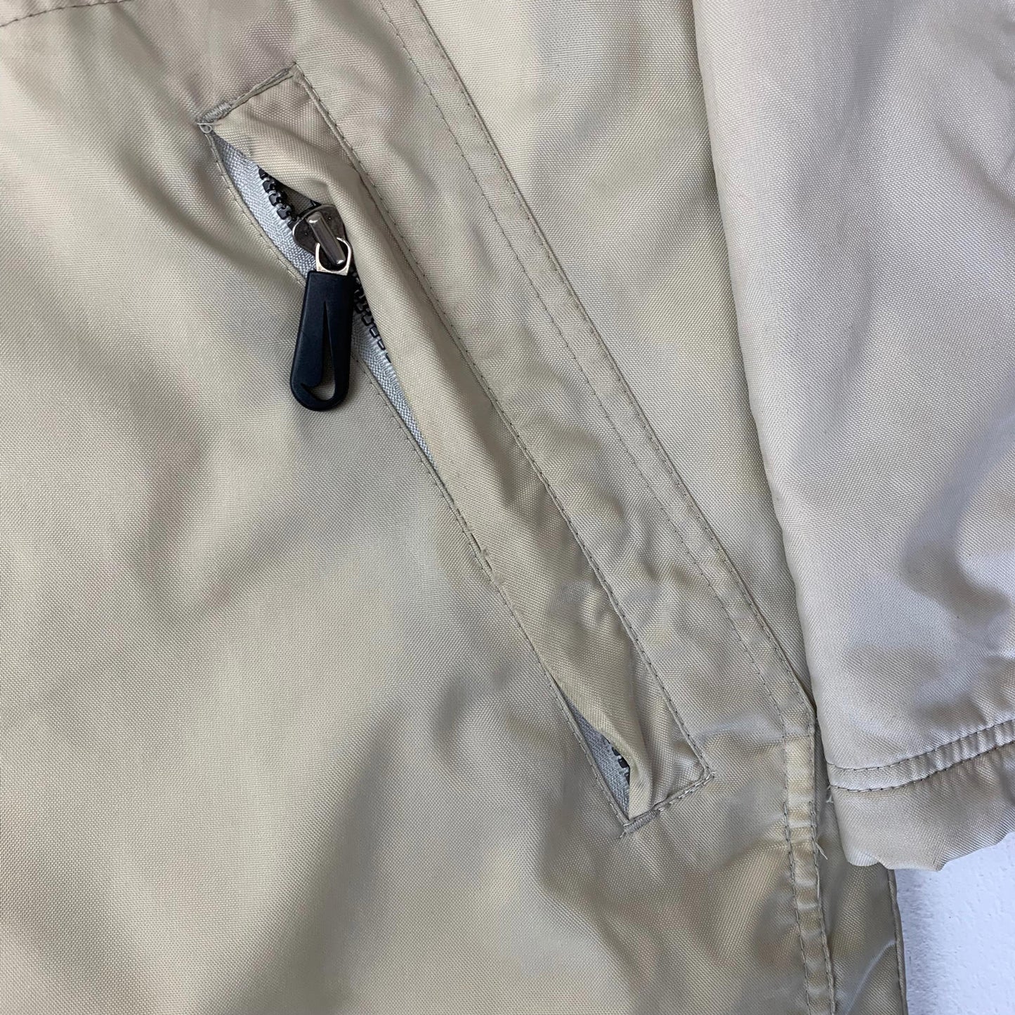 Men’s Vintage NIKE Puffer Jacket / Medium / Cream / Oversized