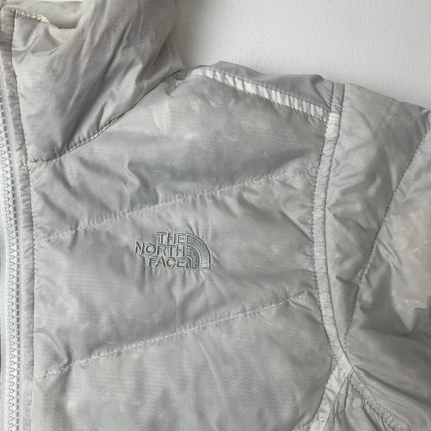 Women’s THE NORTH FACE Puffer Jacket / White / XS