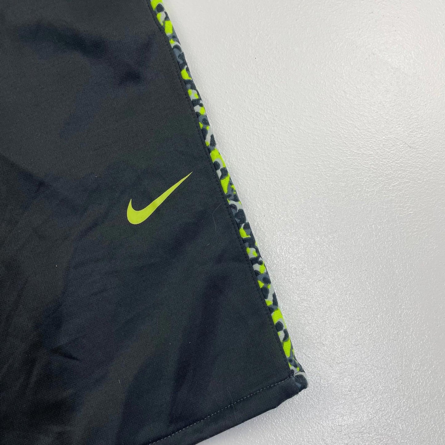 NIKE Therma-Fit Athletic Shorts Camo Trim Grey Boys Large