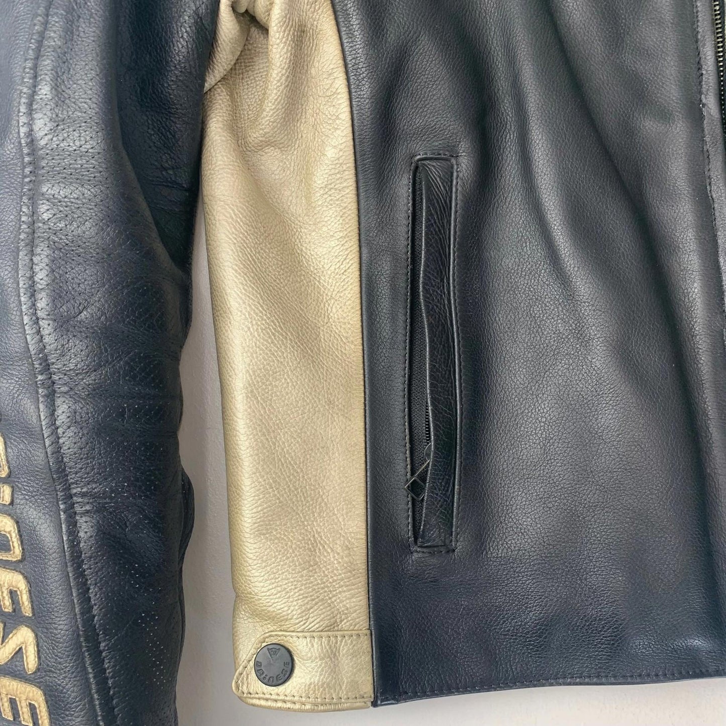 Dainese Motorcycle Jacket Leather Black Beige Zip Mens Label Size 52