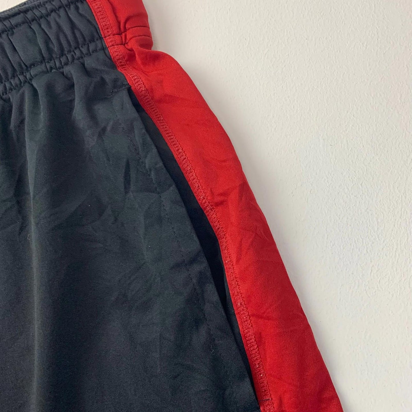 NIKE Activewear Shorts Athletic Sports Black Red Mens M