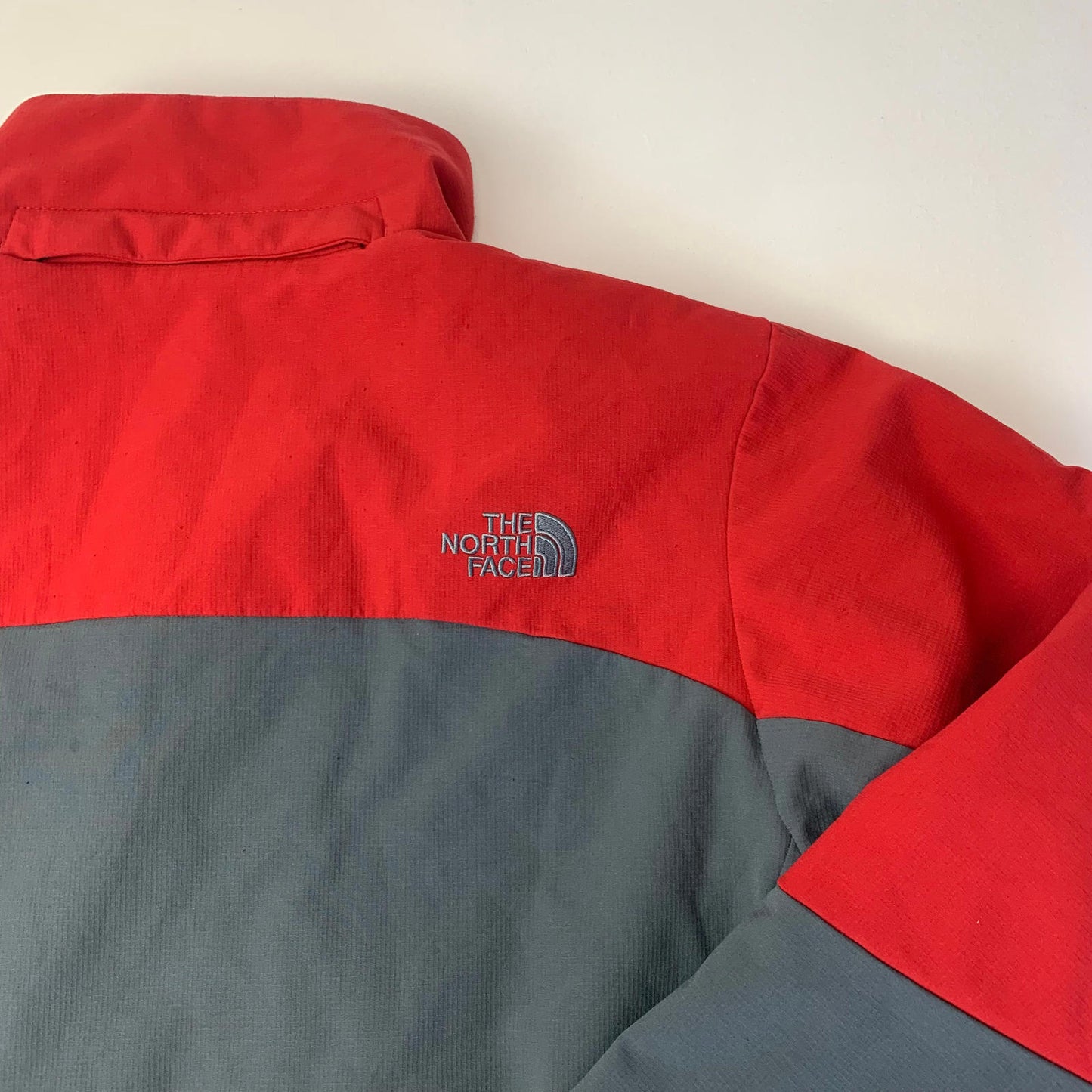 Mens THE NORTH FACE Padded Jacket / Large / Grey & Red
