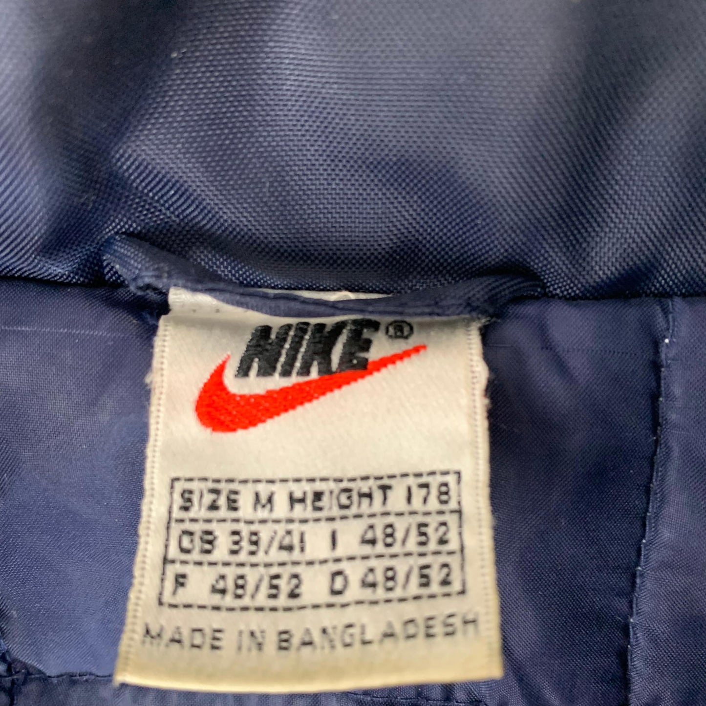 Men’s Vintage NIKE Puffer Jacket / Medium / Cream / Oversized