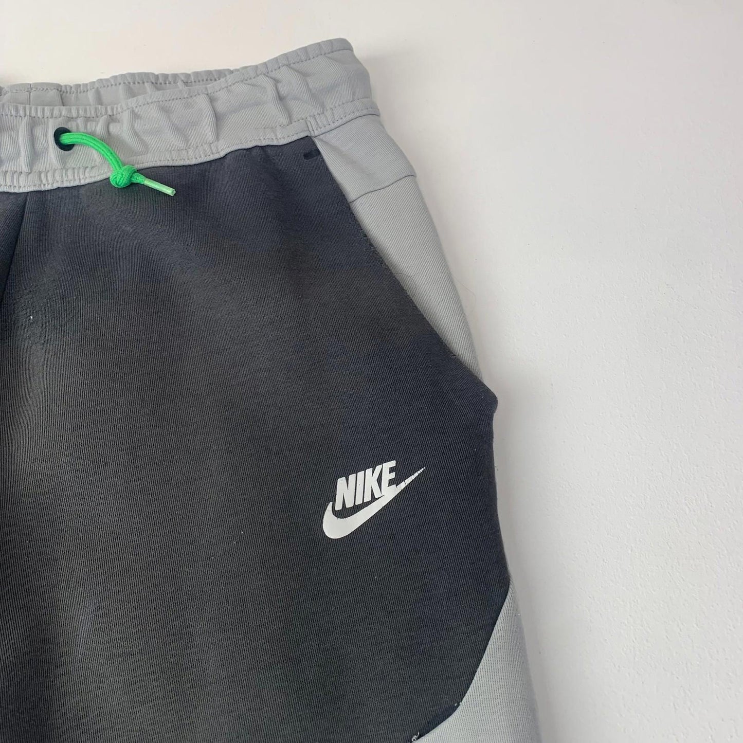 Nike Tech Fleece Joggers Grey Black Activewear Trousers Mens Size S
