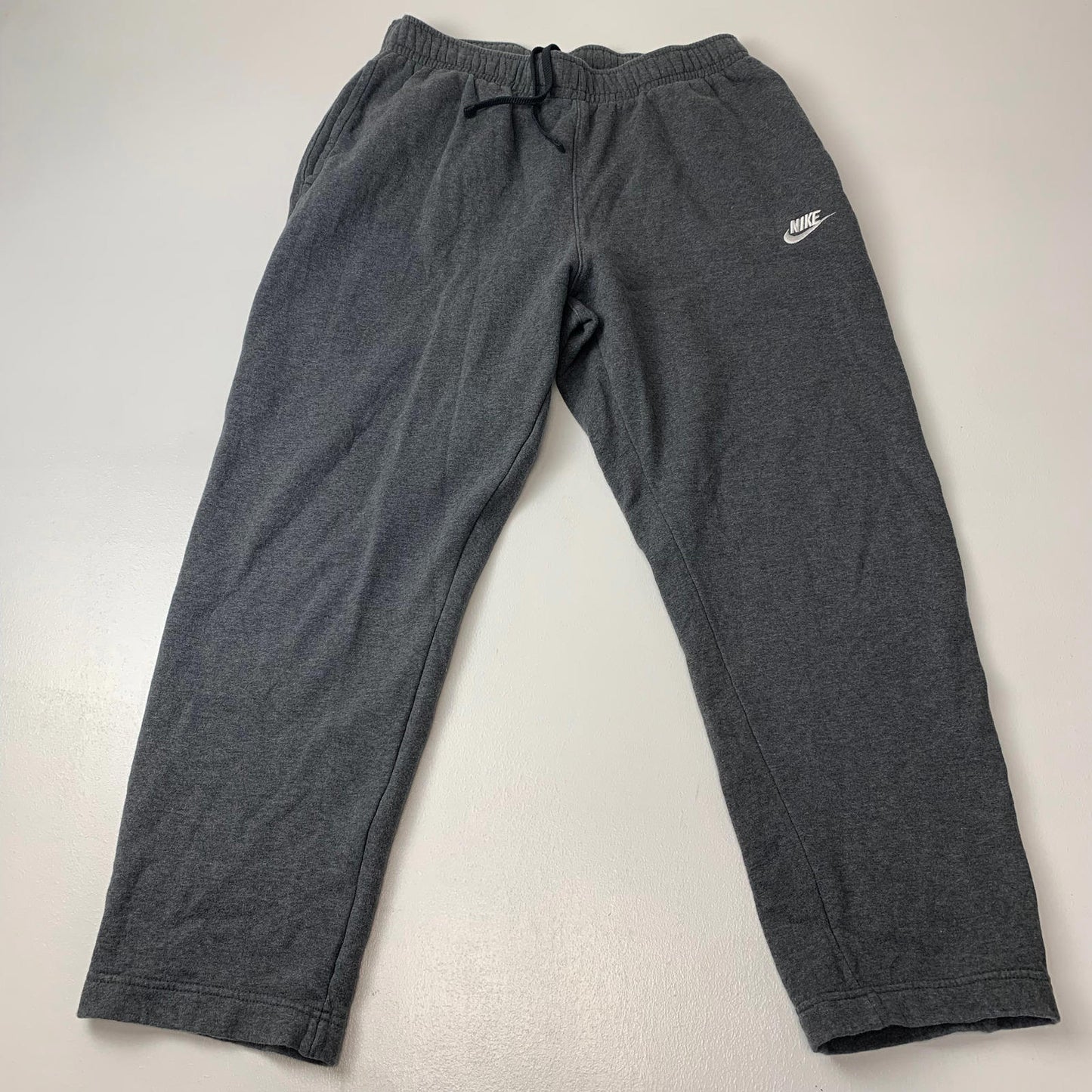 Women’s NIKE Jogging Bottoms / Grey / Large Short / Joggers