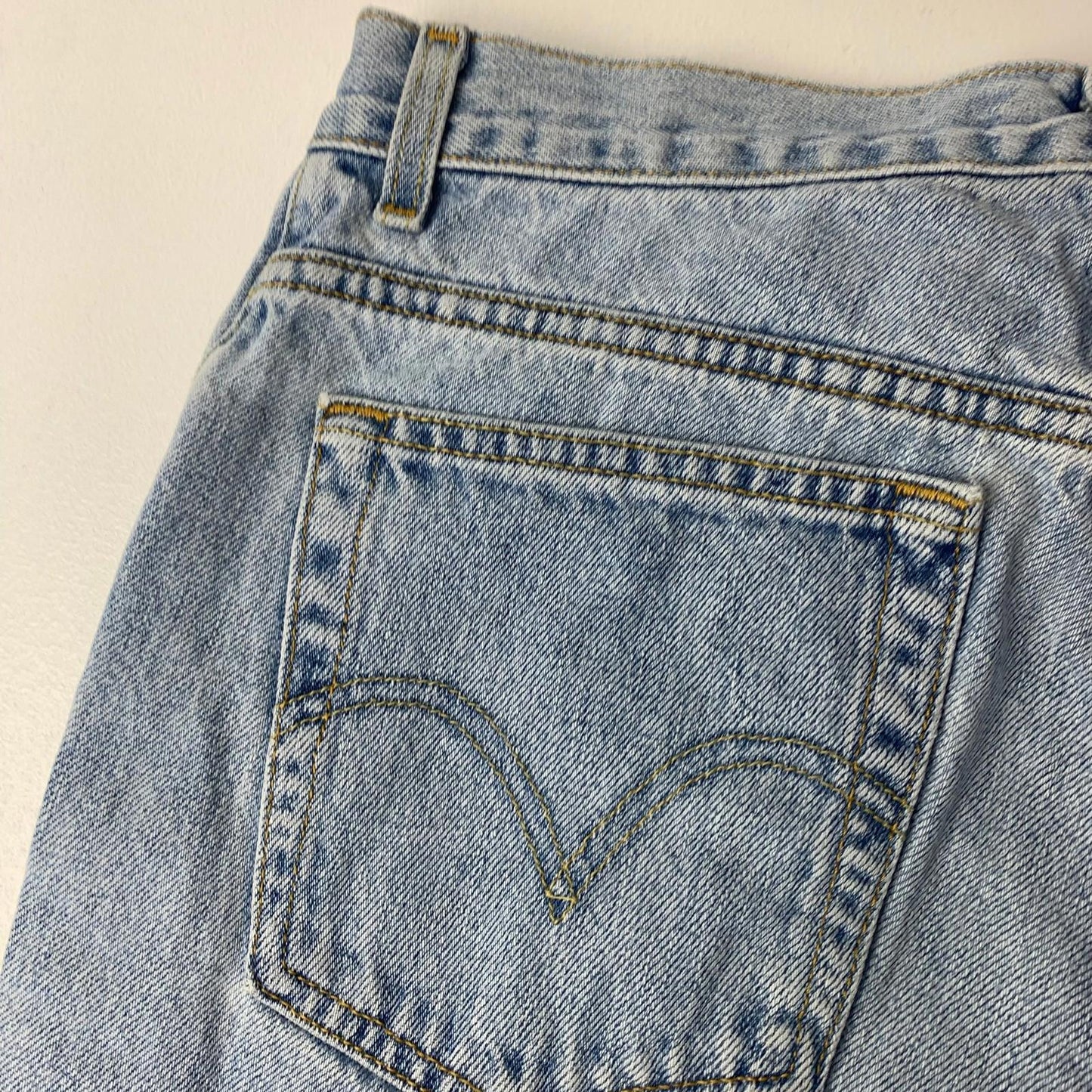 Levi's 550 Jeans Relaxed Tapered Light Wash Blue Womens Label Size 14L