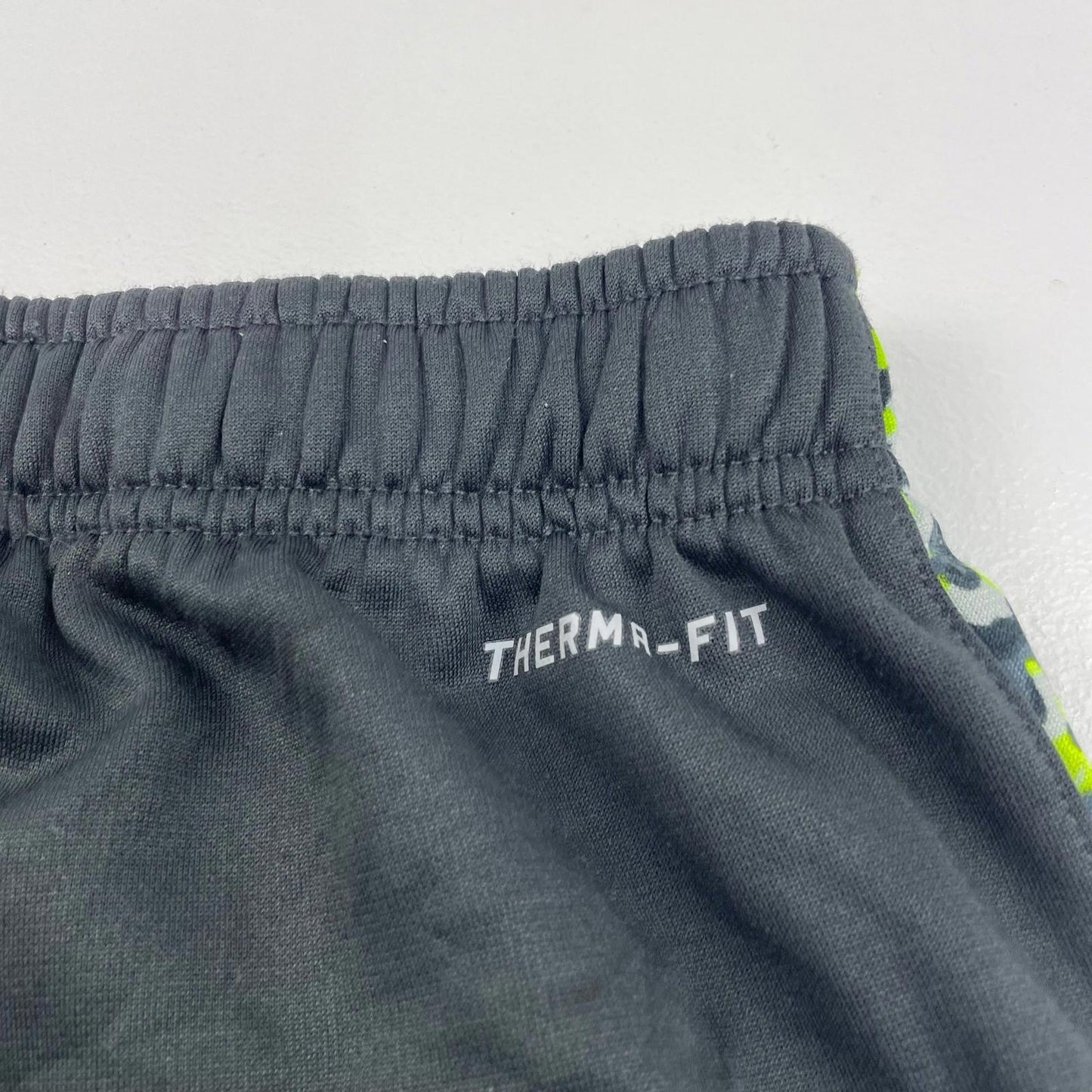 NIKE Therma-Fit Athletic Shorts Camo Trim Grey Boys Large